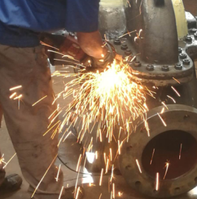 長沙天鵝工業泵股份有限公司出（chū）口越南TGS高效節能中開泵打磨現場