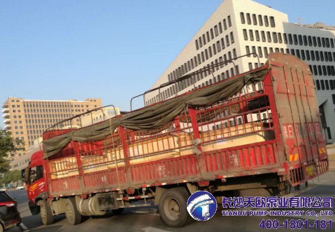 9.6米重（chóng）卡專車滿載發（fā）貨陝西罕井